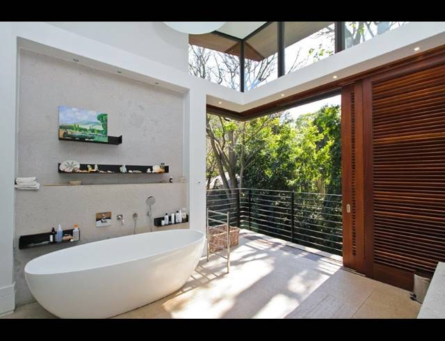4 BEDROOM HOUSE TO LET IN MELROSE